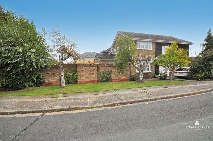 4 Bedroom Detached House For Sale In Conifers, Hadleigh, SS7
