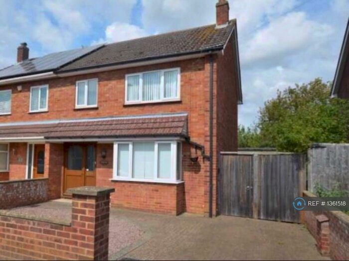 3 Bedroom Semi-Detached House To Rent In Lichfield Avenue, Peterborough, PE4