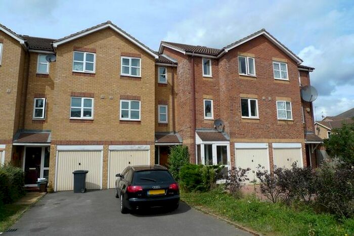 4 Bedroom Town House To Rent In Donald Woods Gardens, Surbiton, KT5
