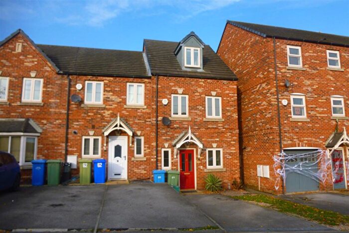 3 Bedroom Town House To Rent In Sherwood Road, Harworth, Doncaster, DN11