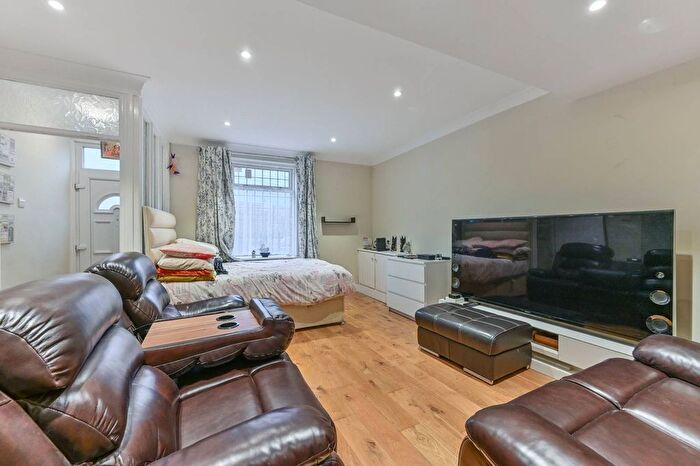 2 Bedroom End Of Terrace House To Rent In Frith Road, Central Croydon, Croydon, CR0