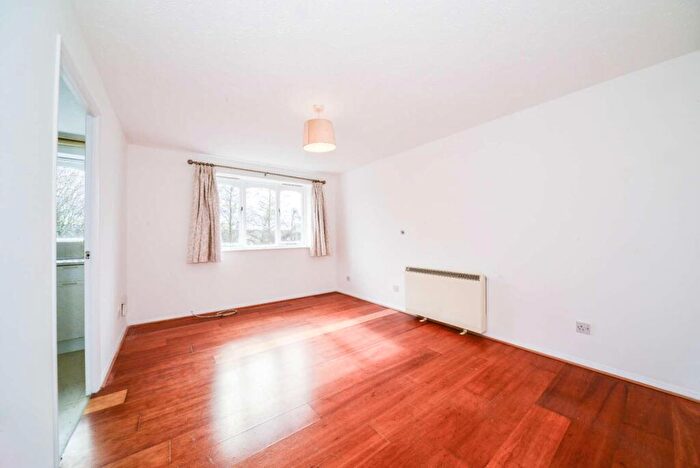 1 Bedroom Flat To Rent In Telegraph Place, Docklands, London, E14