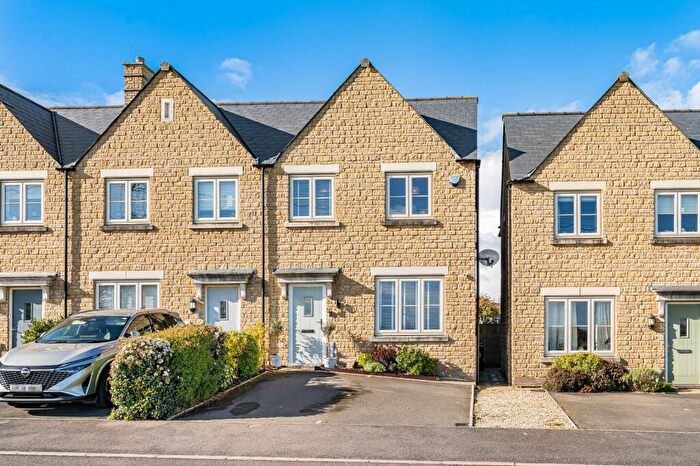 3 Bedroom Semi Detached House For Sale In Spire View, Cirencester, Gloucestershire, GL7