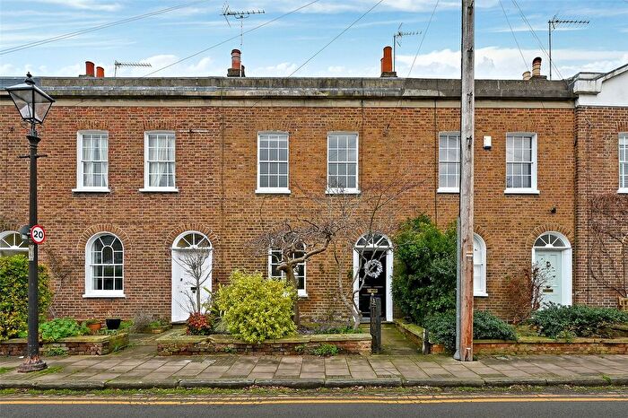 3 Bedroom Terraced House To Rent In Adelaide Square, Windsor, Berkshire, SL4
