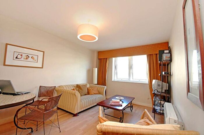 1 Bedroom Flat To Rent In Commercial Road, Spitalfields, London, E1