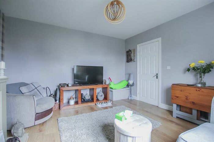 3 Bedroom Semi-Detached House To Rent In Towneley Avenue, Accrington, BB5