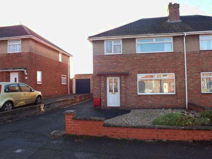 3 Bedroom House To Rent In Stratton, SN2
