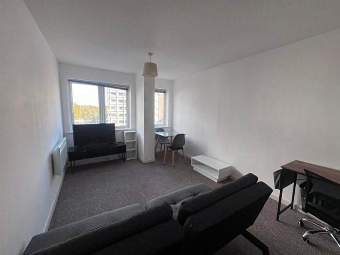 2 Bedroom Flat To Rent In Kemley House, Ferensway, Hull, HU2