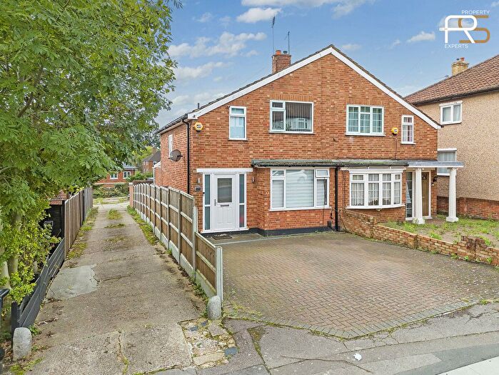 3 Bedroom Semi-Detached House To Rent In Englands Lane, Lougton, IG10