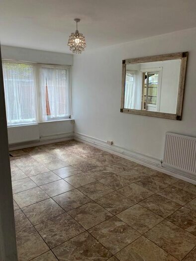 3 Bedroom Flat To Rent In Prince Street, London, SE8
