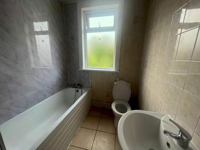 1 Bedroom Flat To Rent In Balfour Road, Ilford, IG1