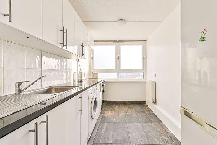 1 Bedroom Flat For Sale In Alfreda Street, Battersea Park, Battersea, London, SW11