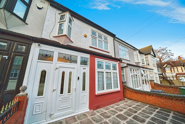 3 Bedroom Flat For Sale In Colchester Road, London, E10