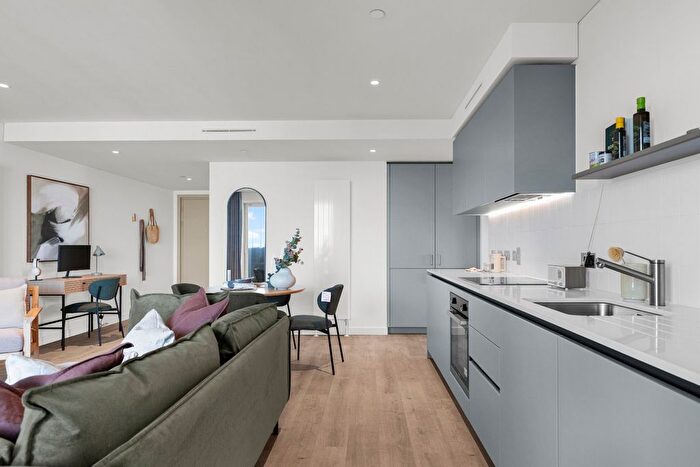 2 Bedroom Flat To Rent In Walworth Road, Walworth, SE1