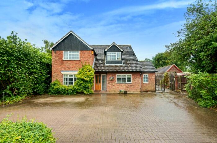 4 Bedroom Detached House To Rent In Wood End Road, Kempston, Bedford, MK43