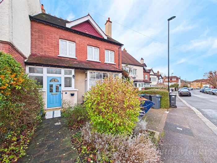 4 Bedroom Semi Detached House For Sale In Kendall Avenue, South Croydon, CR2