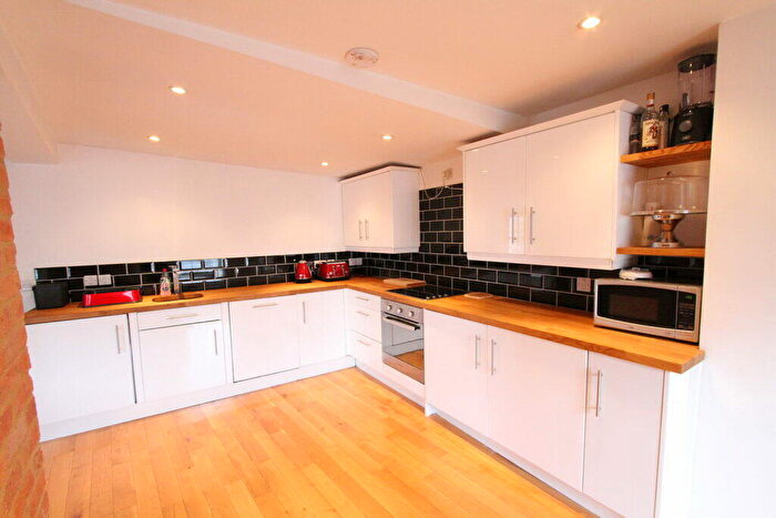 2 Bedroom Apartment To Rent In St Johns Place, Banbury, Oxon, OX16