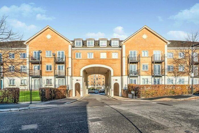 2 Bedroom Flat To Rent In The Dell, Southampton, SO15