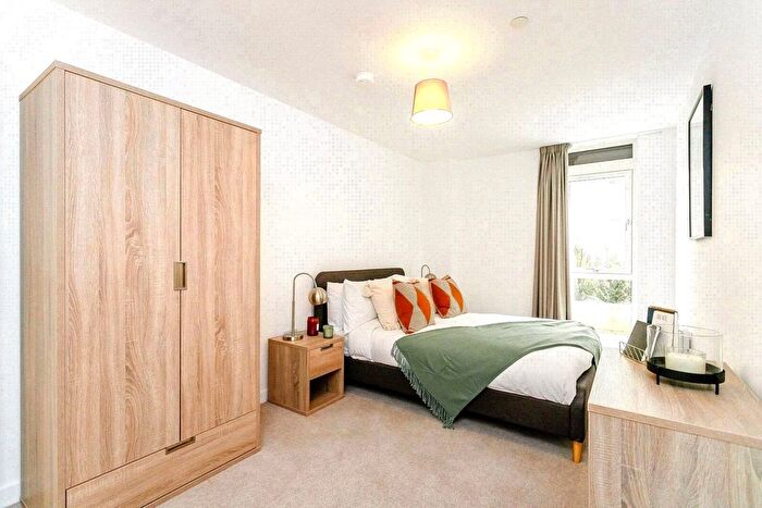 2 Bedroom Flat To Rent In Exchange Square, The Priory Queensway, Birmingham, West Midlands, B4