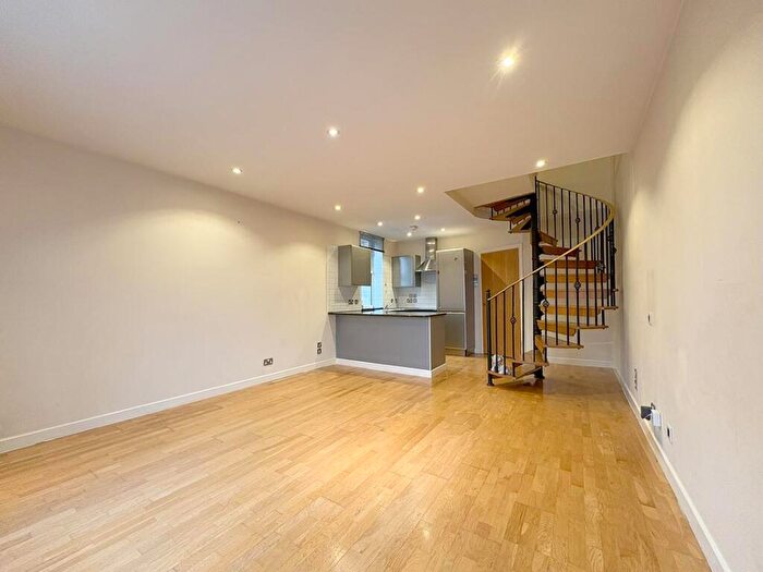 2 Bedroom Flat For Sale In Valley Drive, Harrogate, HG2