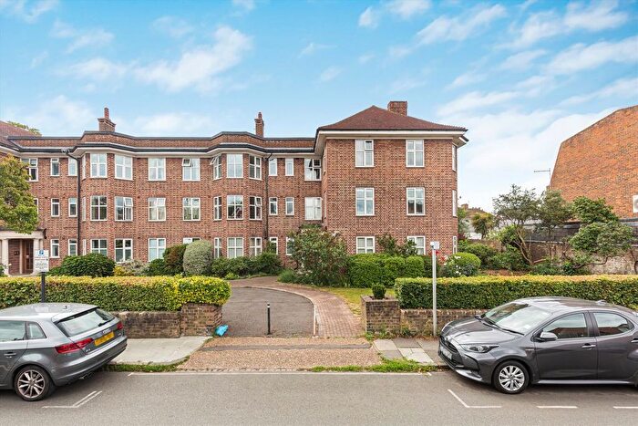 2 Bedroom Flat To Rent In Whitton Road, Twickenham, TW1