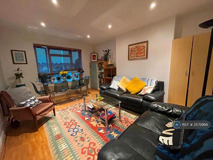 3 Bedroom Flat To Rent In Southwell Road, London, SE5