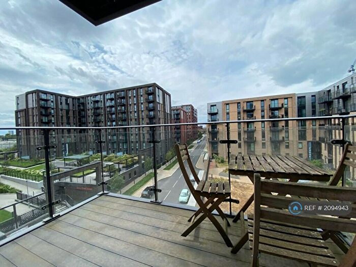 2 Bedroom Flat To Rent In Lockside Lane, Salford, M5