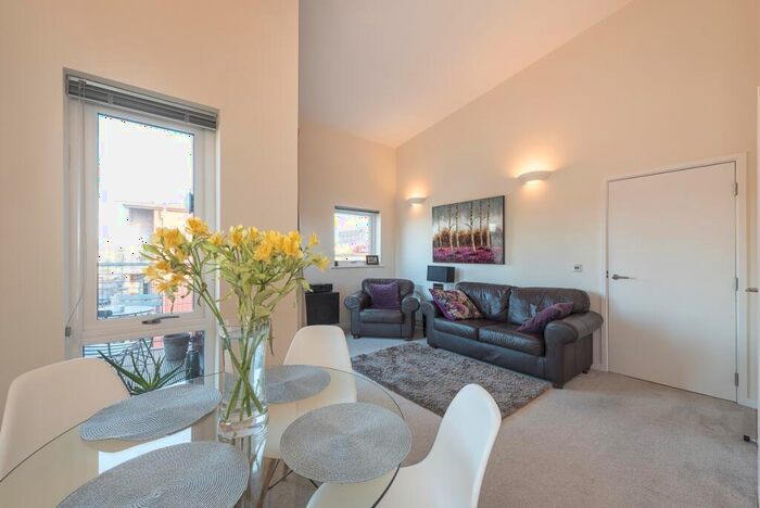 2 Bedroom Apartment To Rent In Wellington Square London, N1