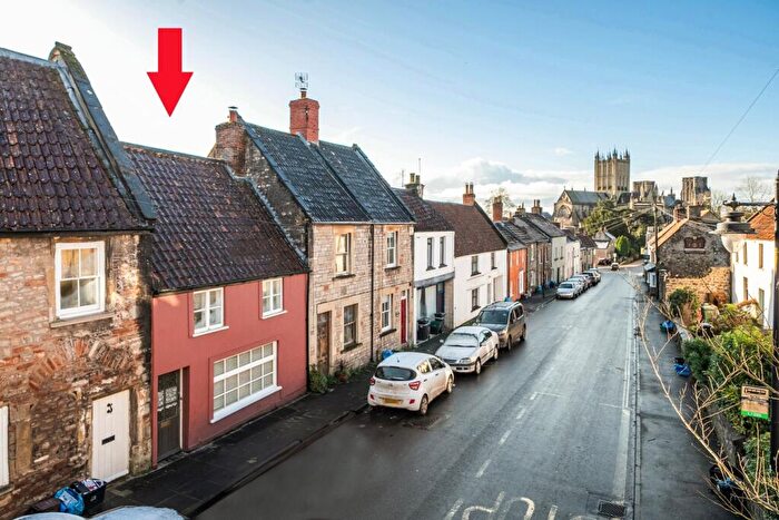 2 Bedroom Cottage For Sale In St Thomas Street, Wells, BA5