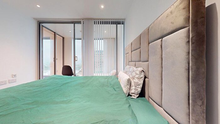 1 Bedroom Flat For Sale In Landmark Pinnacle, Marsh Wall, Canary Wharf, E14