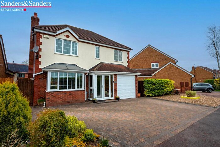 3 Bedroom Detached House For Sale In Kiln Close, Studley, B80