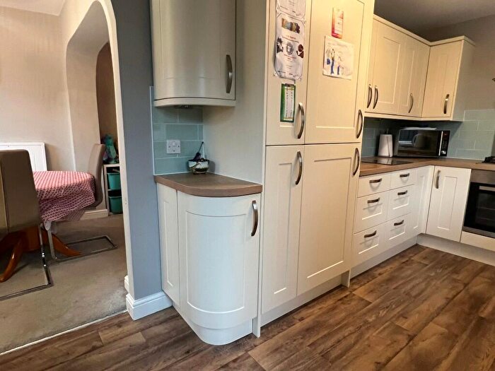 3 Bedroom Semi-Detached House For Sale In Wainbridge Crescent, BS35