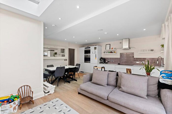 3 Bedroom Apartment For Sale In Marney Road, London, SW11