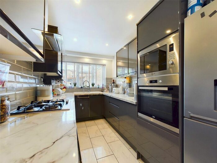 2 Bedroom Terraced House For Sale In Collis Street, Reading, Berkshire, RG2
