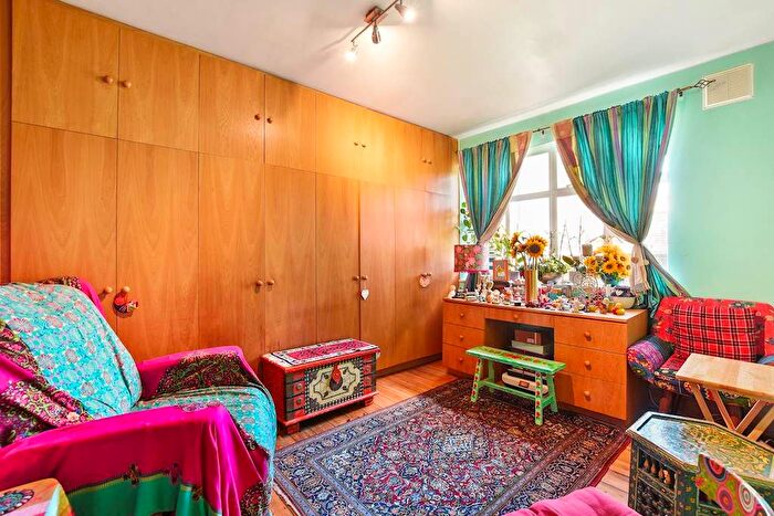 2 Bedroom Flat For Sale In Priory Road, London, NW6