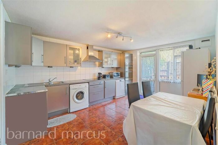 3 Bedroom Maisonette To Rent In Eldridge Close, Feltham, TW14