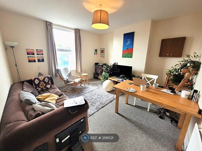 3 Bedroom Maisonette To Rent In Lower Ashley Road, Bristol, BS2