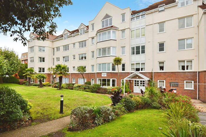 2 Bedroom Flat For Sale In Poole Road, Bournemouth, BH2