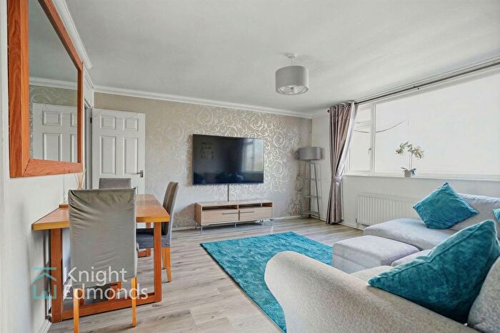 2 Bedroom Flat For Sale In Farleigh Lane, Maidstone, ME16