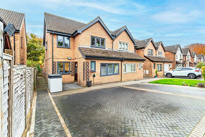 3 Bedroom End Of Terrace House For Sale In Farriday Close, Valley Road, St. Albans, Hertfordshire, AL3