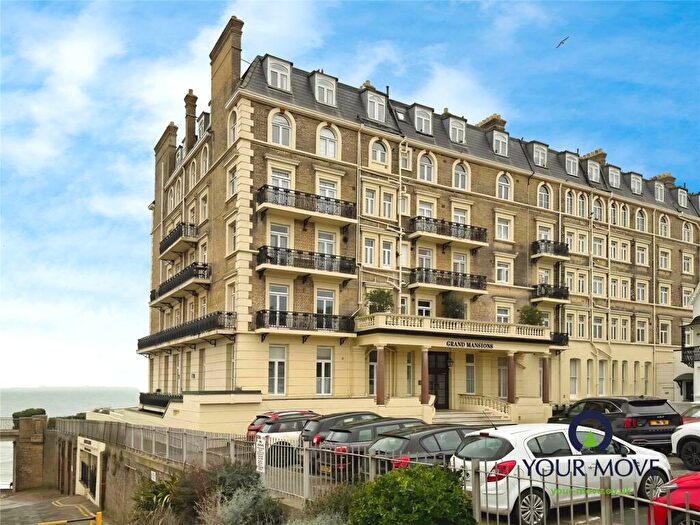 2 Bedroom Flat For Sale In Queens Gardens, Broadstairs, Kent, CT10
