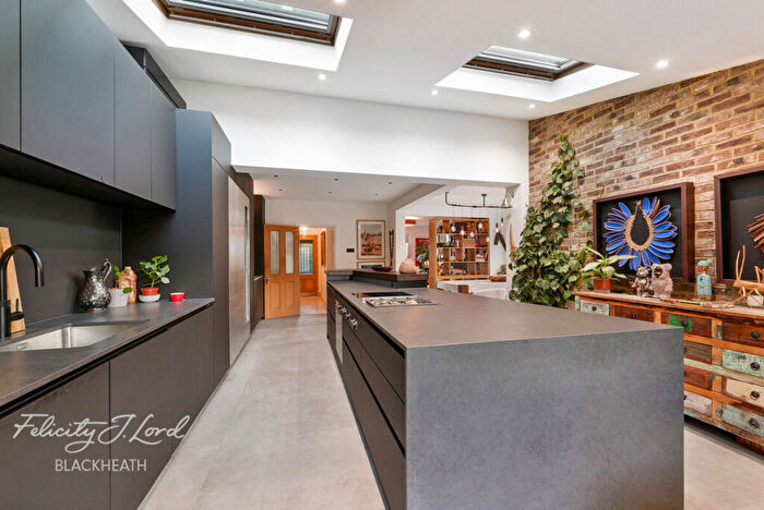 3 Bedroom Detached House For Sale In Eaglesfield Road, London, SE18