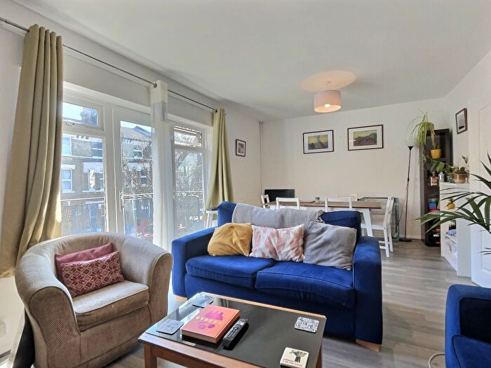 3 Bedroom Flat To Rent In Shenley Road, Camberwell, London, SE5