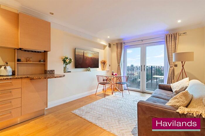 1 Bedroom Flat For Sale In River Bank, London, N21