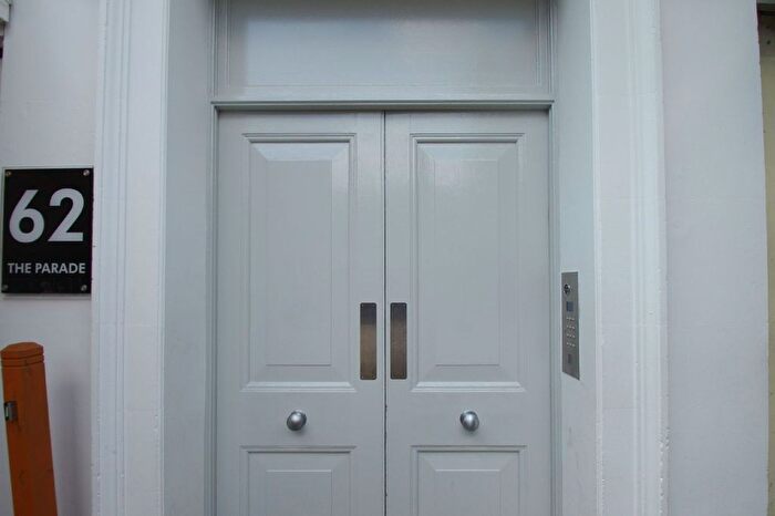 2 Bedroom Flat To Rent In The Parade, Watford, WD17