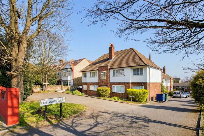 2 Bedroom Flat To Rent In Tulse Hill, London, SW2