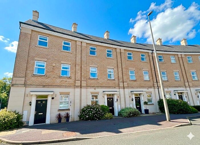 4 Bedroom Town House For Sale In Rowditch Furlong, Milton Keynes, MK14