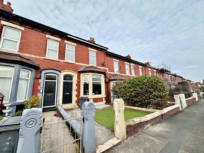 2 Bedroom Flat To Rent In Leeds Road, Blackpool, FY1