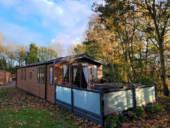 2 Bedroom Lodge For Sale In Willow Pastures Country Park, Skirlaugh, HU11