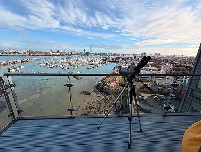 2 Bedroom Flat For Sale In Rope Quays, Gosport, PO12